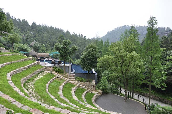 度假地產項目旅游規劃設計院：裸心谷度假村采用西式度假村配套